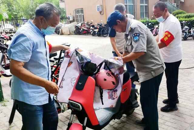 石河子市东城街道开展美化家园志愿服务活动