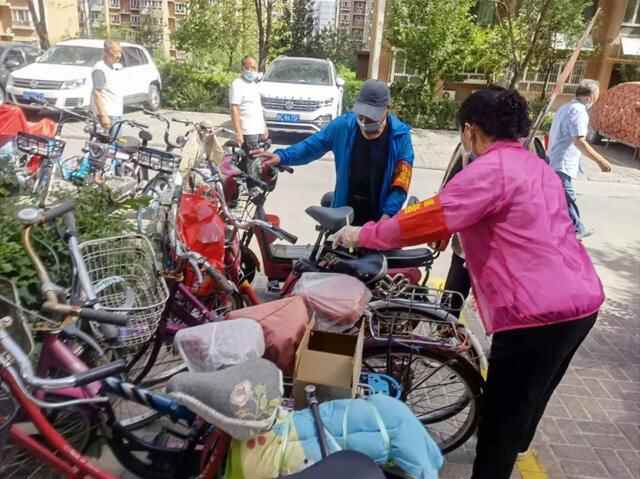 石河子市东城街道开展美化家园志愿服务活动