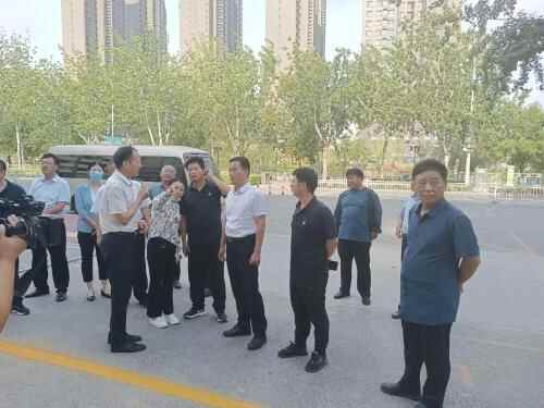 区委副书记张哲帅、区政府副区长孙保华到南城街道督导创城工作