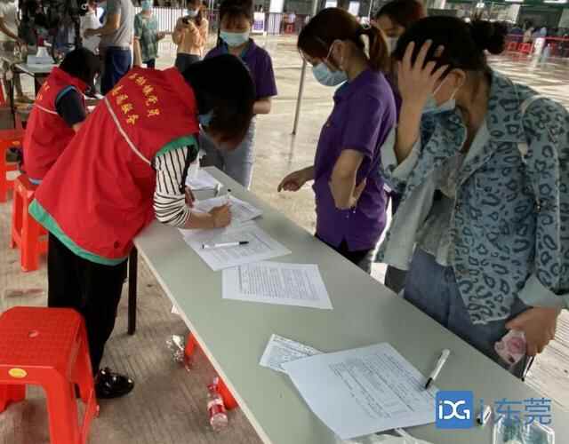 我为群众办实事｜石排镇党员志愿服务新冠疫苗接种