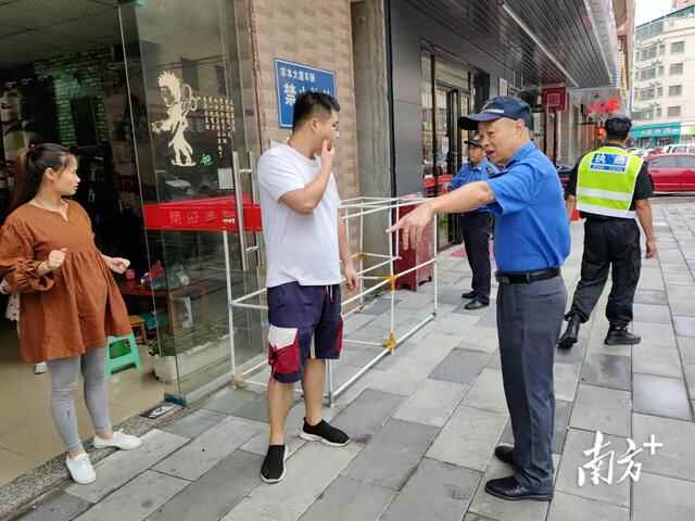 24小时不停歇，东莞大朗城管为“华为开发者大会”保驾护航