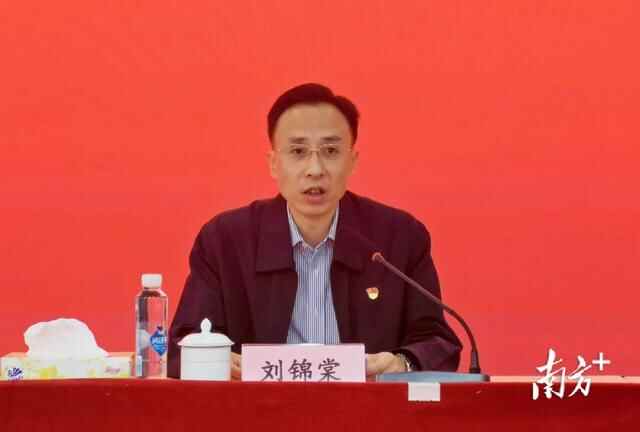挖掘镇内光伏发电资源，桥头全面推进屋顶光伏开发试点
