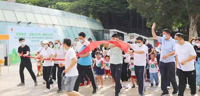 东莞石龙举办保护东江全民捡跑活动