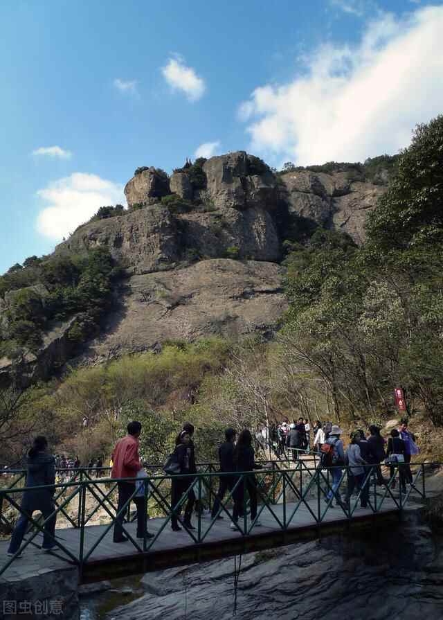 李万春诗选：走进九峰山 重过参井河感吟 暢游济南趵突泉 夜游桥头镇