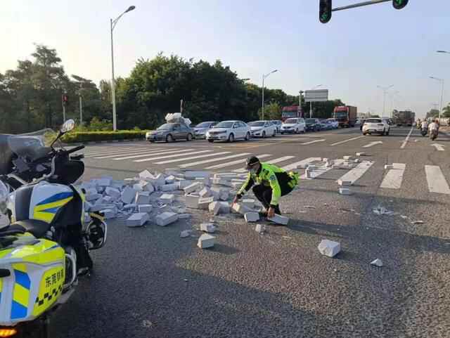 85岁高龄老人刚到望牛墩一天，外出后不见踪影，家属焦急万分