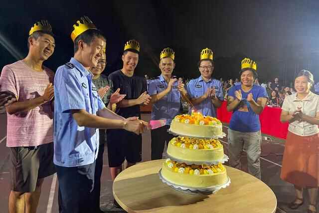 东莞寮步公安举办了“感恩有你，携手同行”家属进警营活动