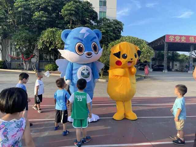 东莞寮步公安举办了“感恩有你，携手同行”家属进警营活动