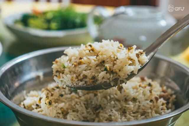 我服了！山长水远，就为左一碗蚬肉饭