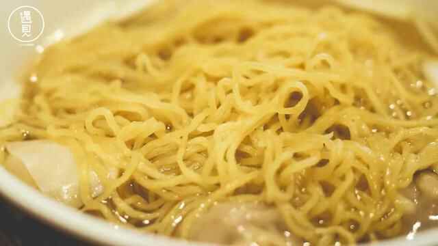 在人民路遇见蔡澜先生多次题字推荐的竹升云吞面