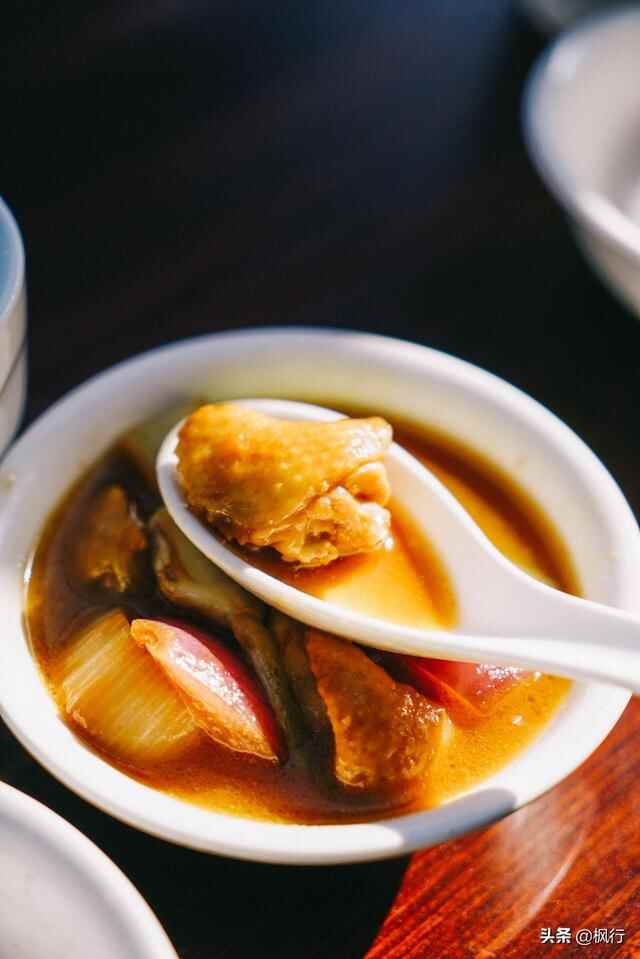 北京胡同里吃广东菜？这两家东城粤菜馆，意外地正宗，小嫩鸡地道