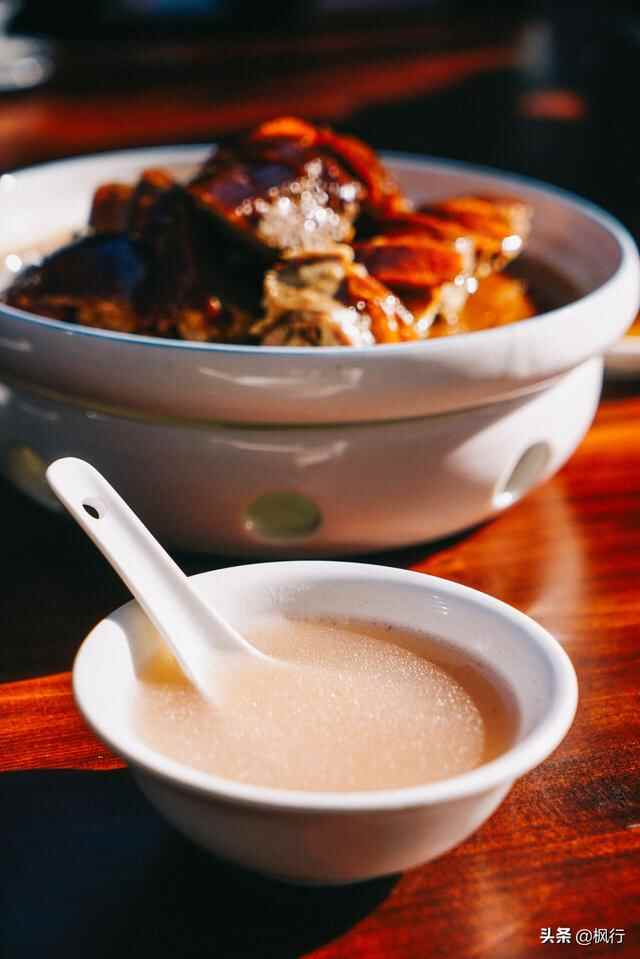 北京胡同里吃广东菜？这两家东城粤菜馆，意外地正宗，小嫩鸡地道