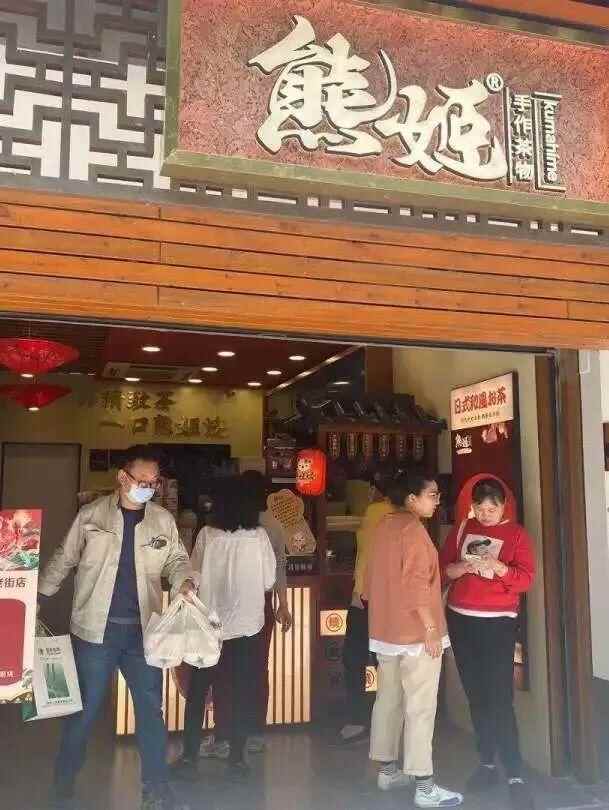 青溪老街“五一”日均游客超2万，这些特色店铺最受欢迎！