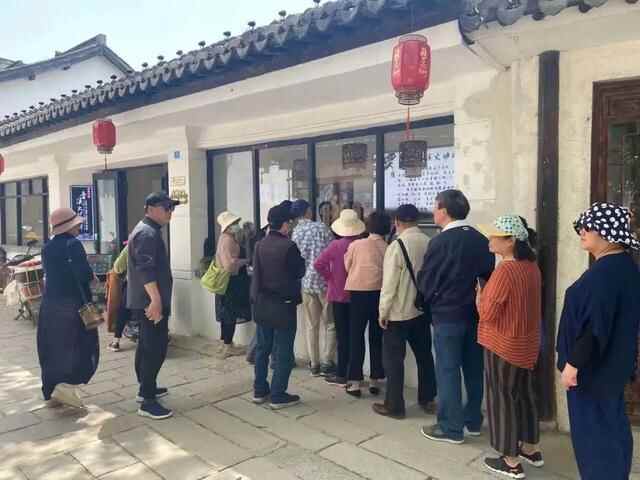 青溪老街“五一”日均游客超2万，这些特色店铺最受欢迎！
