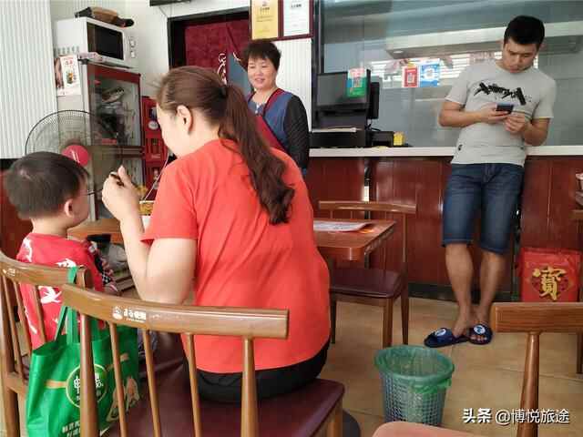 东莞美食：塘厦镇城中村里一家五谷渔粉，好味而不贵