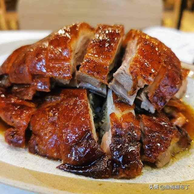 驰名省港澳的第一烧鹅，藏在石龙老街上，每日广州食客络绎不绝