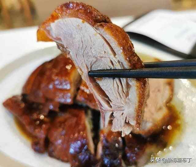 驰名省港澳的第一烧鹅，藏在石龙老街上，每日广州食客络绎不绝