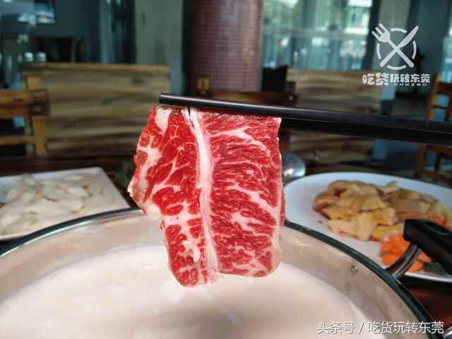 一夜爆红！万江的“桃花源”餐厅，吃到「扶墙」人均只需36.8~