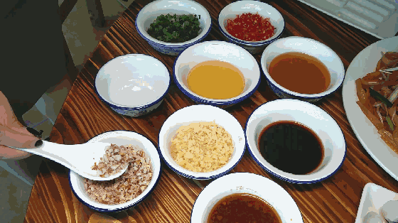 一夜爆红！万江的“桃花源”餐厅，吃到「扶墙」人均只需36.8~