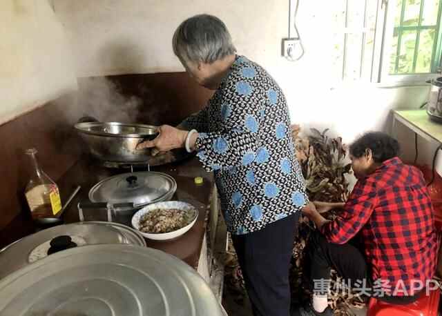 横沥镇：巧手制美食 送出邻里情