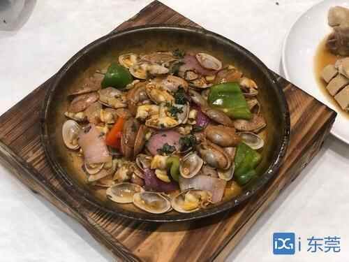 石龙这家老字号，豆皮鸡果然名不虚传