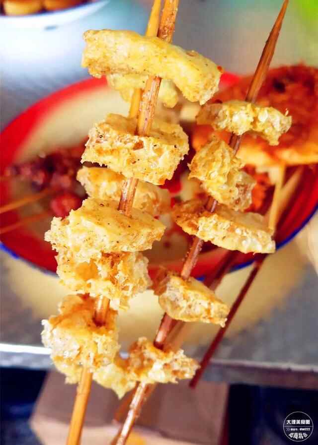 大理二十多年的桥头炸串，这才是大理人的“人生一串”