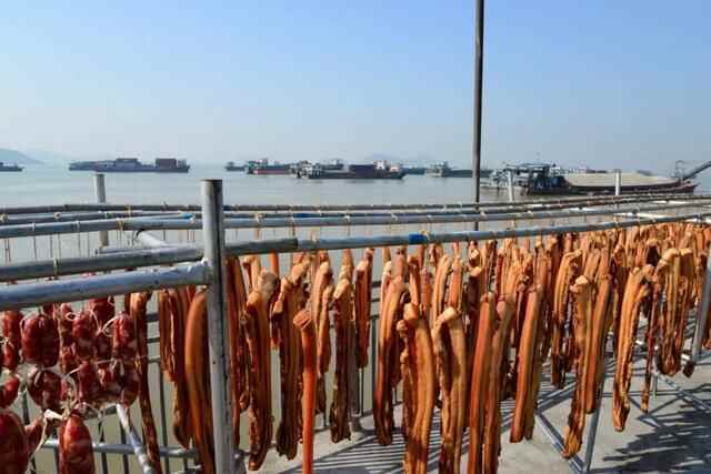 沙田生晒海鲜让你欲罢不能！秋风吹起晾晒海味一景，你看过吗？