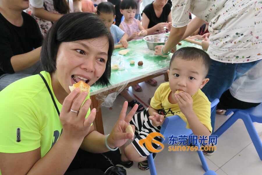 安抚孩子有妙招 望牛墩一幼儿园邀家长做美食陪伴孩子适应