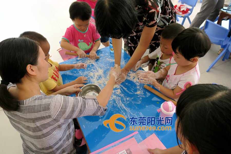 安抚孩子有妙招 望牛墩一幼儿园邀家长做美食陪伴孩子适应