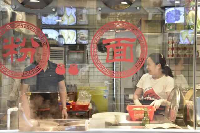 东莞这家茶餐厅曾是果汁店，从1996年开到现在，人称“莞中饭堂”