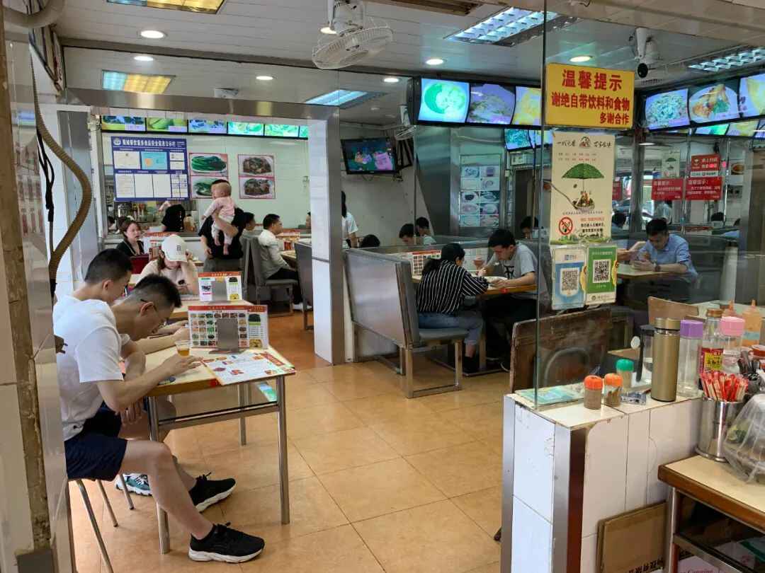 东莞这家茶餐厅曾是果汁店，从1996年开到现在，人称“莞中饭堂”