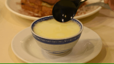 东莞这家茶餐厅曾是果汁店，从1996年开到现在，人称“莞中饭堂”