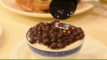 东莞这家茶餐厅曾是果汁店，从1996年开到现在，人称“莞中饭堂”