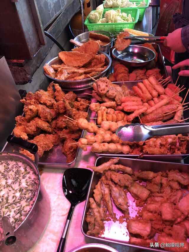 东莞开了28年的店，藏在图书馆正对面，生意很火，食客络绎不绝