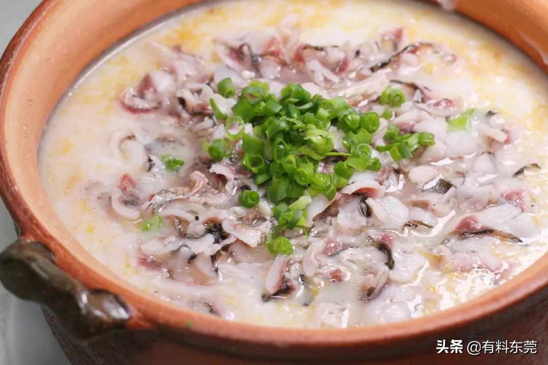 15年老字号！这碗鲜甜无骨的鲫鱼粥，驱车^^^
