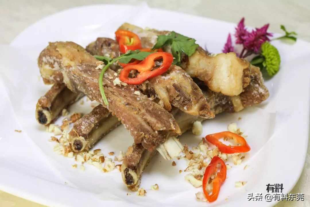 15年老字号！这碗鲜甜无骨的鲫鱼粥，驱车^^^