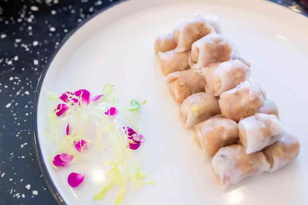 据说在秋天，没有一条鲮鱼可以活着离开中堂
