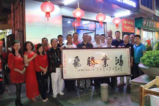 (万江潮鑫隆食府)潮州师傅刀工了得，鱼片薄如蝉翼，鱼生狗肉