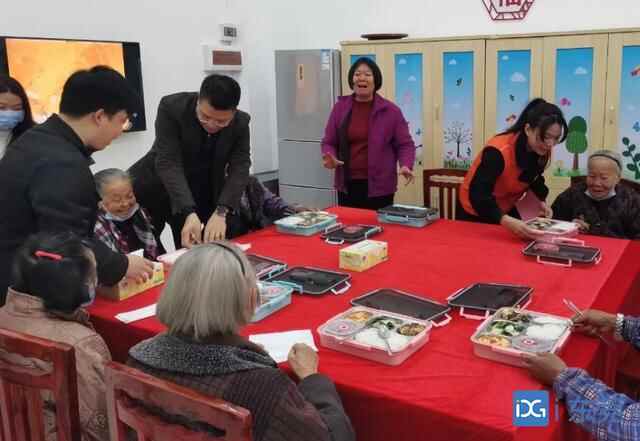 洪梅镇梅沙村长者饭堂开餐了
