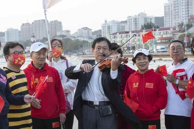 庆华诞 学非遗 看大戏！国庆假期首日200多项文旅活动热了港城