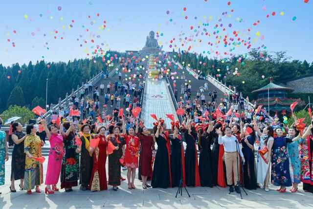 庆华诞 学非遗 看大戏！国庆假期首日200多项文旅活动热了港城