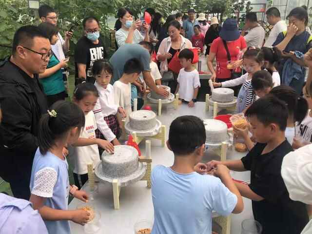 庆华诞 学非遗 看大戏！国庆假期首日200多项文旅活动热了港城