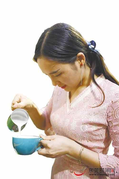万江美女主厨的荷主题美食天地 中西结合“眷恋”家乡味道